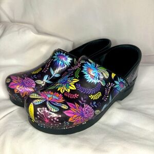 Dansko Professional Wildflower Clogs Size 39